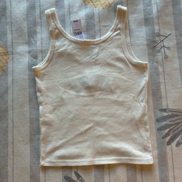 Brandy Melville Hawaii Tank Top - Picture 3 of 5